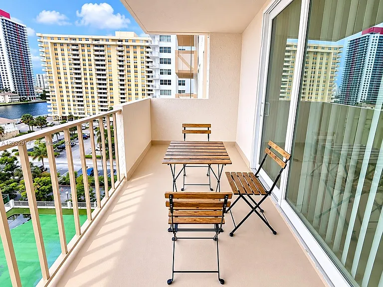 1865 S Ocean Dr #8I — Photo 20