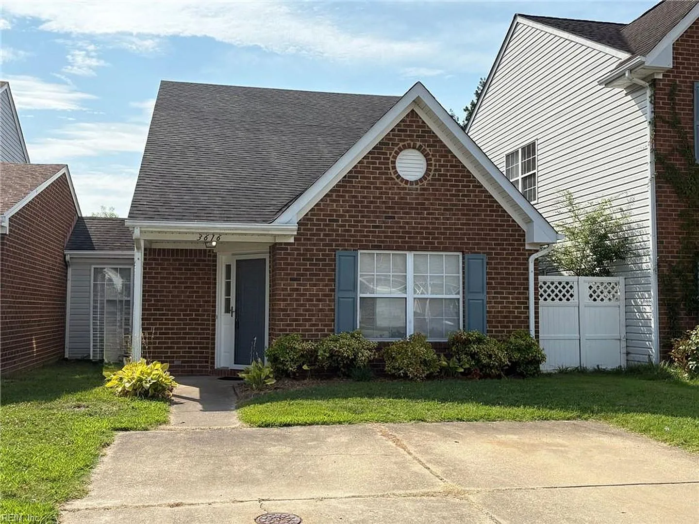 3 BR 2.5 BA Townhouse — Photo 1