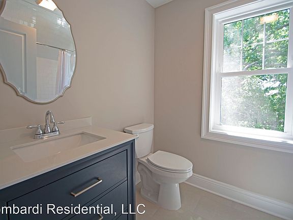 5th image of 409 Richmond Ave #201