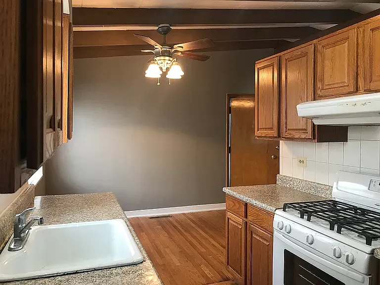9132 New England Ave — Photo 4
