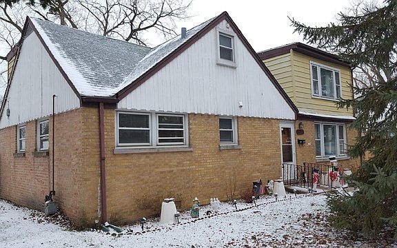 2nd image of 2747 Granville Ave