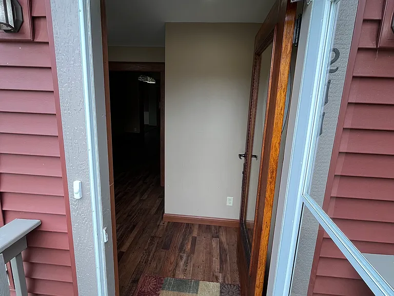 211 W Fisk St — Photo 6