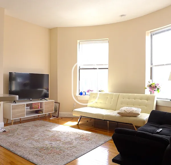 679 Massachusetts Ave — Photo 5