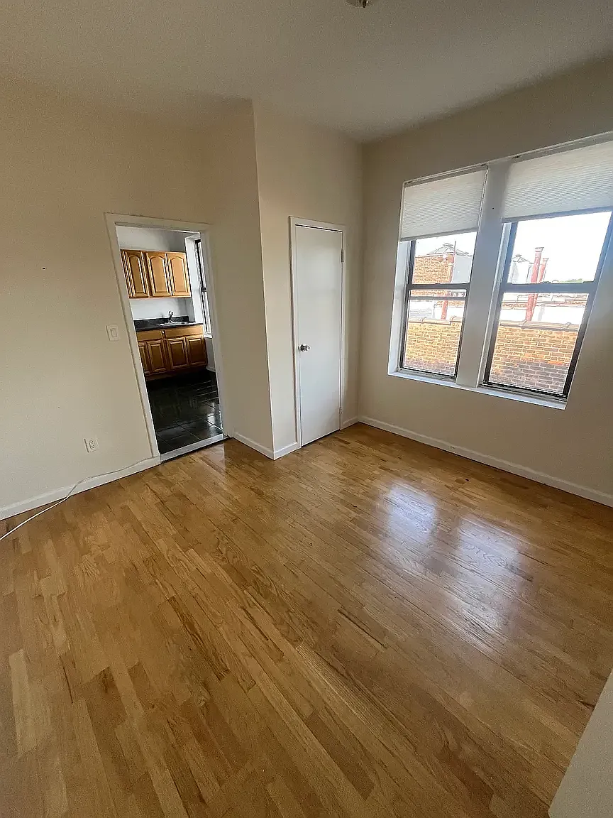 24-31 Steinway Street — Photo 3