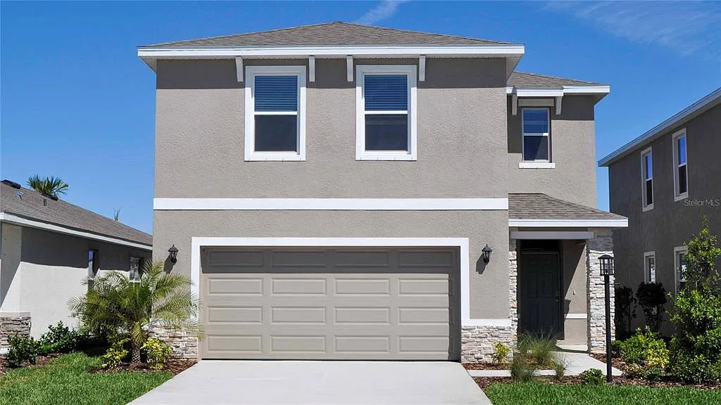 4 bed, 2.5 bath, 2260 sqft, $3,000 — Photo 1
