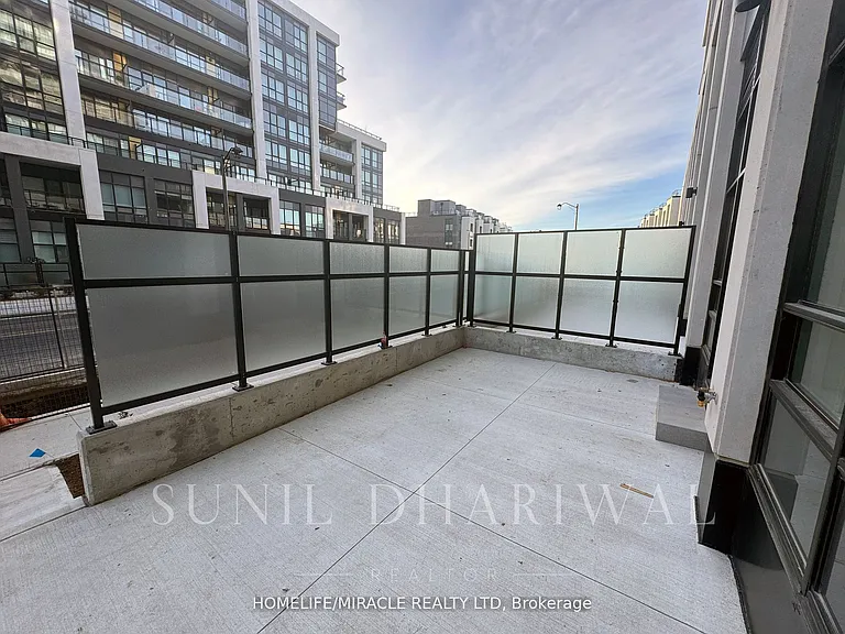 395 Dundas St W #122 — Photo 17