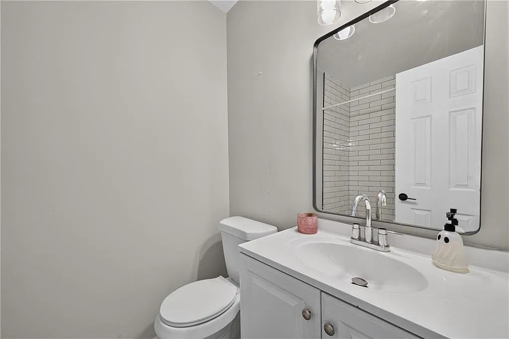 1 bed, 1.5 bath, 1164 sqft, $1,000 — Photo 3