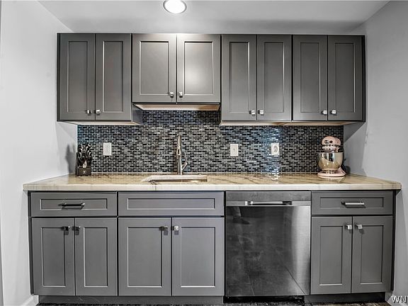 4th image of 111 Kimberly Ave