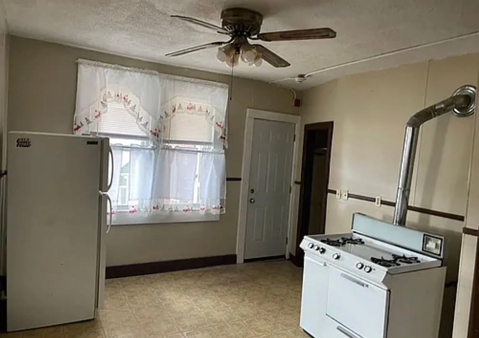 240 Estes Street Woonsocket — Photo 2