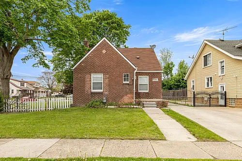 1178 Fort Park Blvd Photo 1