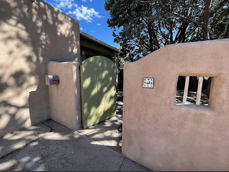 825 Rio Vista St — Photo 3