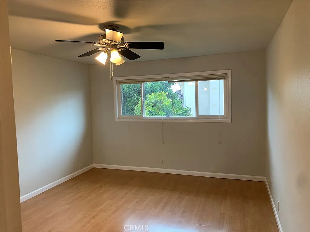 2 bed, 923 sqft, $2,400 — Photo 2