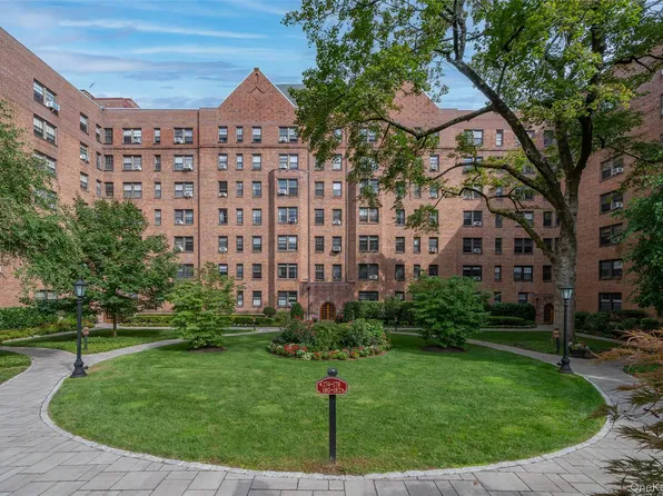 198 Garth Road #2B, Scarsdale, NY 10583