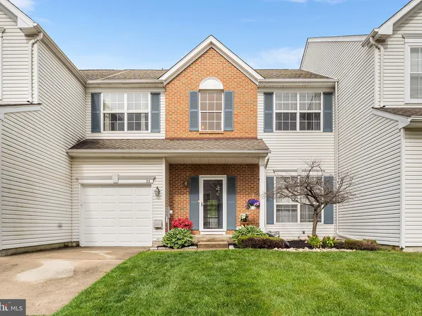 33 Windingbrook Rd, Bordentown, NJ 08505