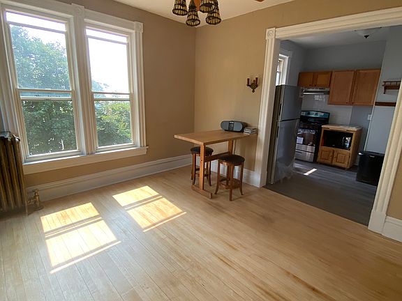 5th image of 1409 E Superior St