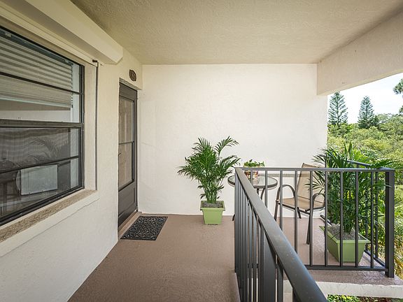 5th image of 1682 Seascape Cir