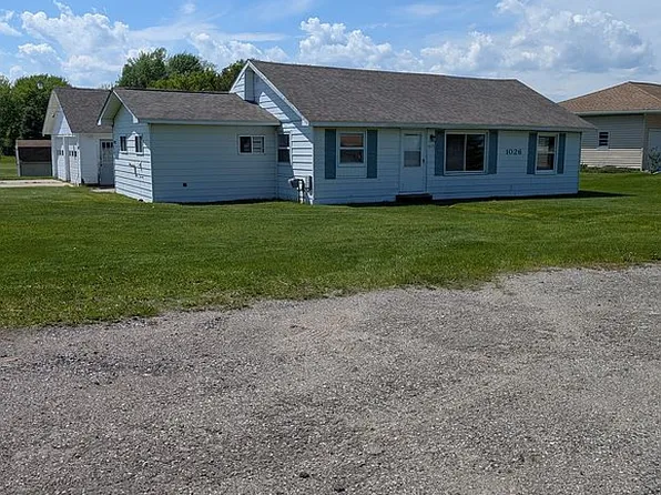 1026 S Huron Rd, Kawkawlin, MI 48631