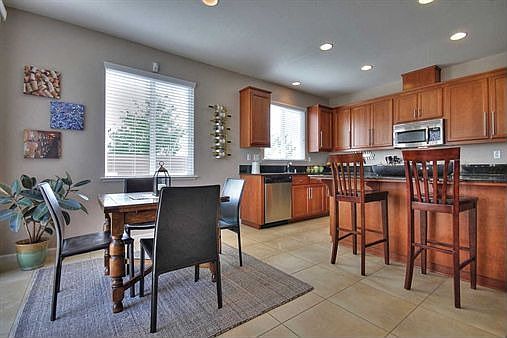 5th image of 468 Tilden Cir