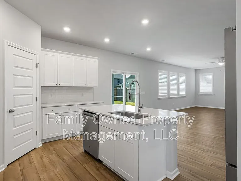 2048 Longhorn Ln — Photo 21