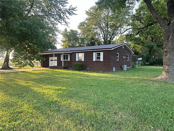 3rd image of 1005 Cheri Whitlock Dr