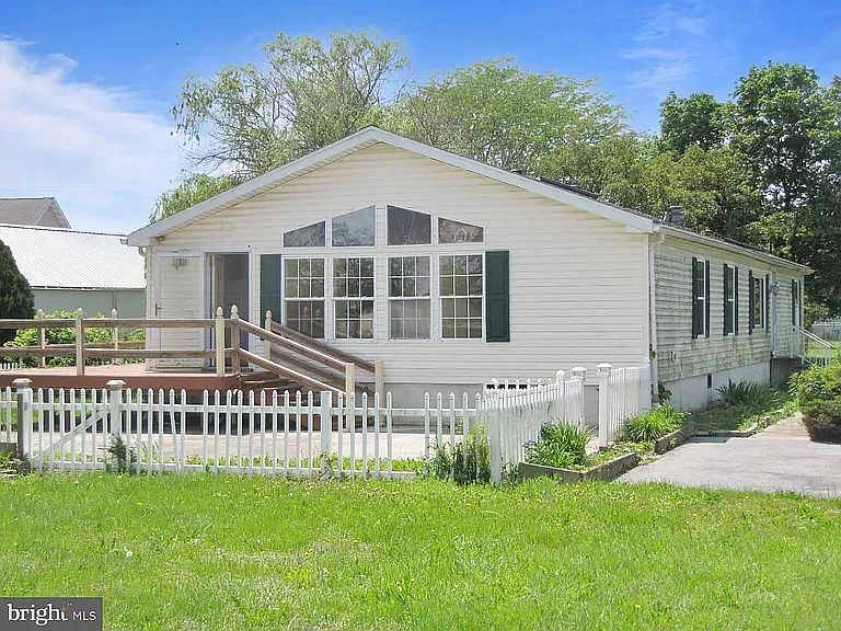 4 bed, 2016 sqft, $1,995 — Photo 2