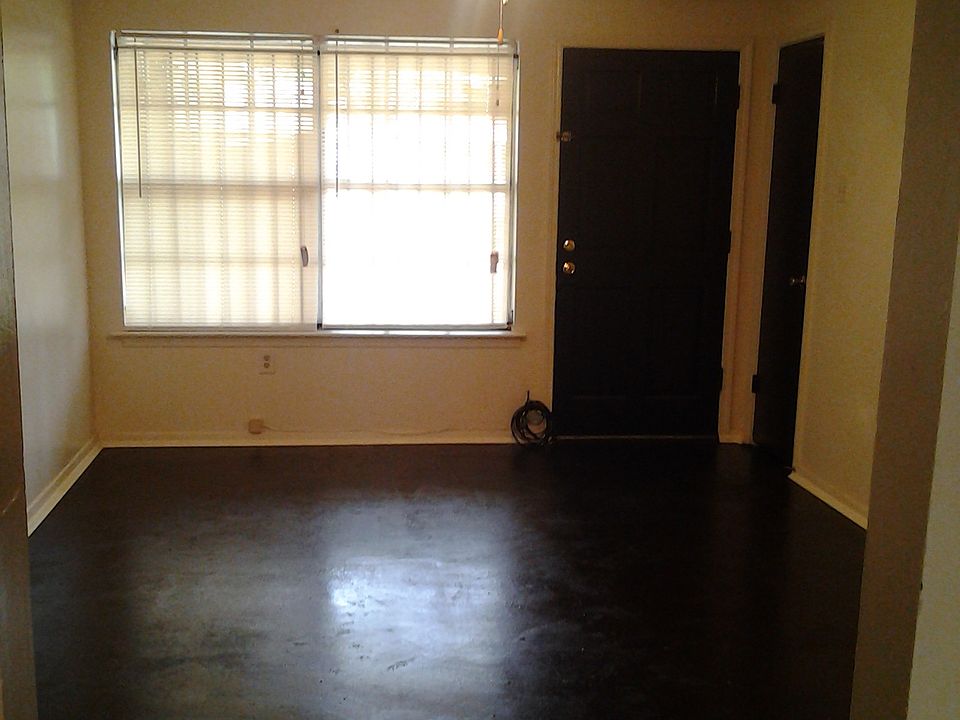 Livingroom (1of2)