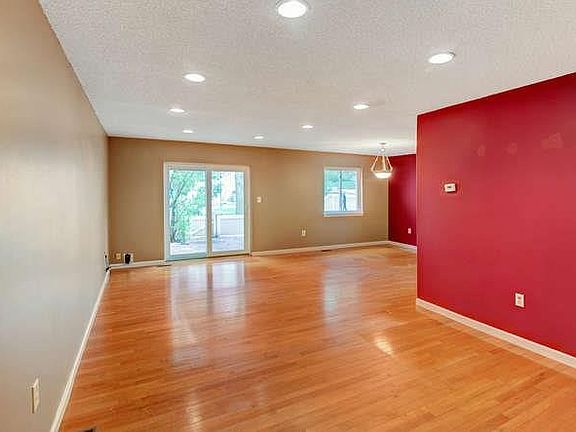 4th image of 164 Thoreau Dr #0