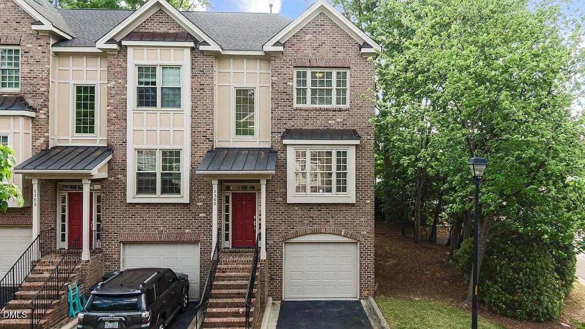 3 bed, 3.5 bath, $2,695 — Photo 1