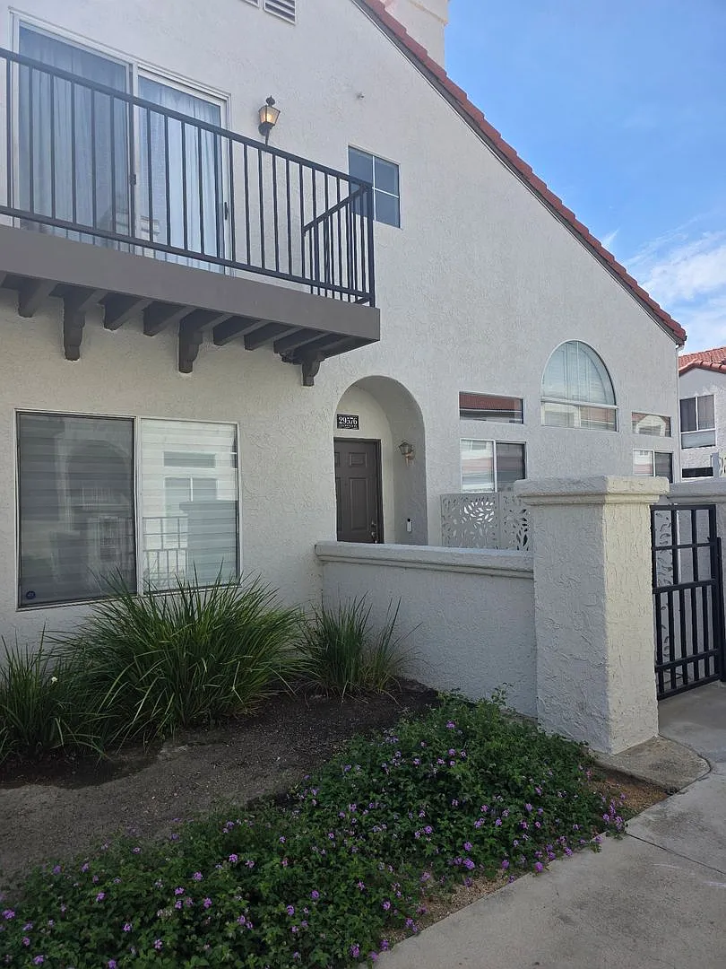 Gorgeous Renovated 3 Bedroom Townhome in the Heart of Temecula! — Photo 1