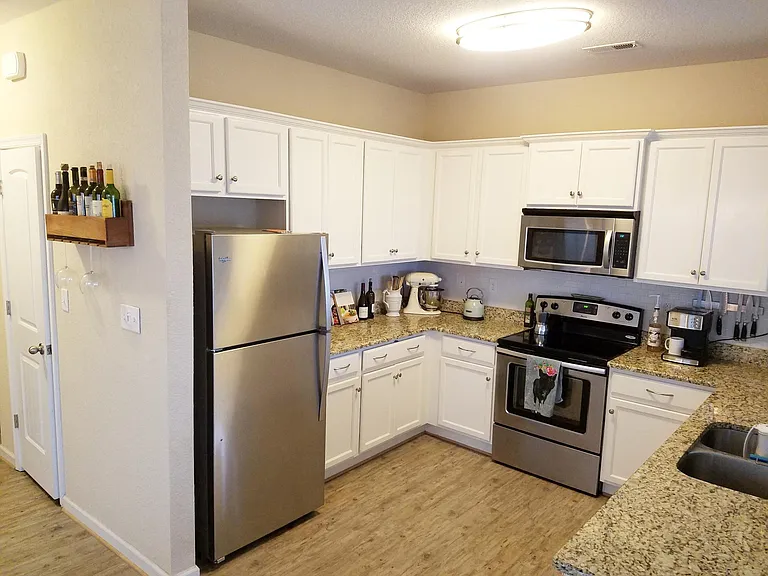 202 Thalia Rd — Photo 2