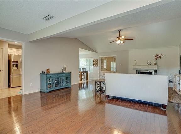 4th image of 632 Glenhill Ln