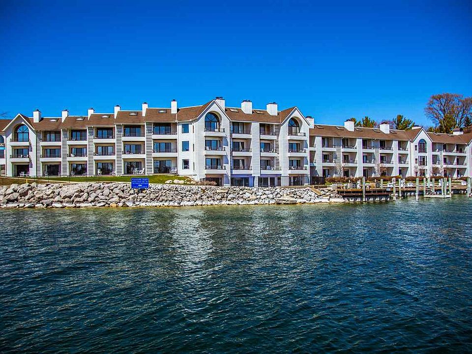 100 Michigan Ave Charlevoix, MI Zillow Apartments for Rent in