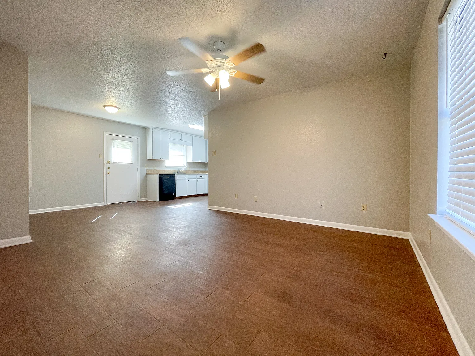 2 bed, 952 sqft, $1,200 — Photo 4