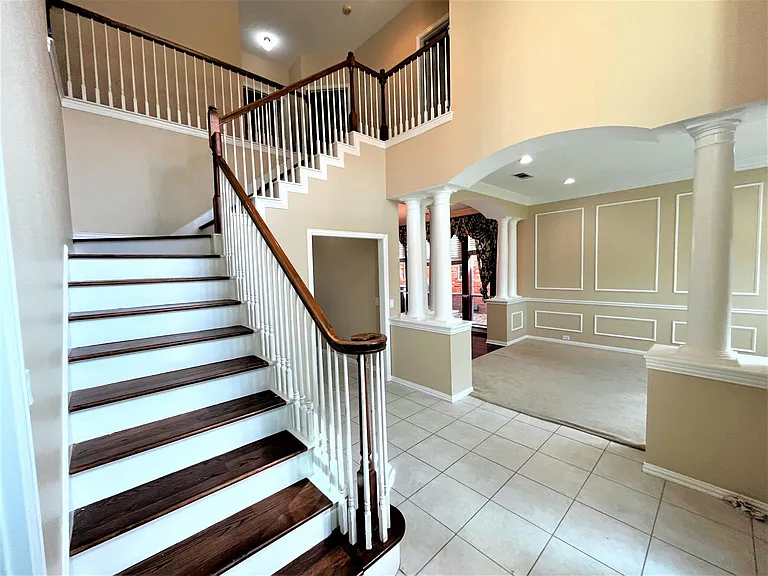 18716 Greenside Dr — Photo 5
