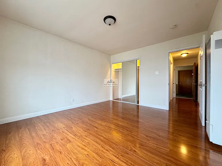 3511 Taraval St #4 — Photo 7