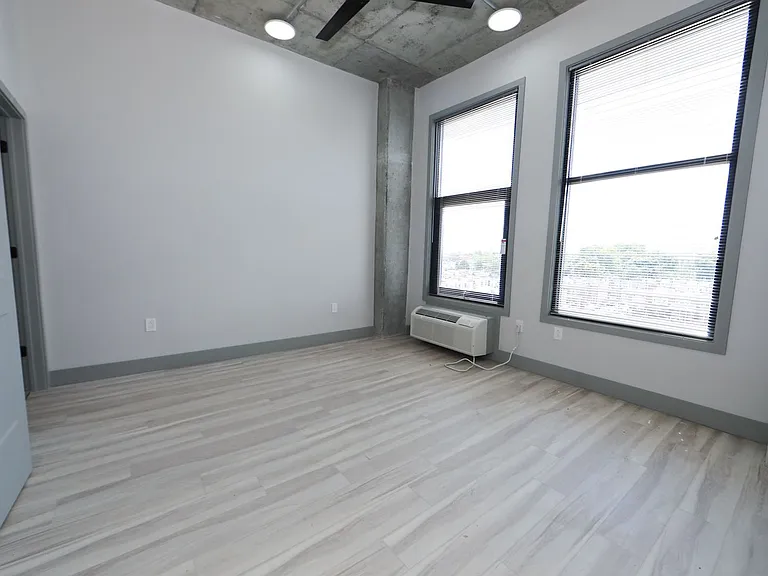 1810 E Venango St — Photo 38