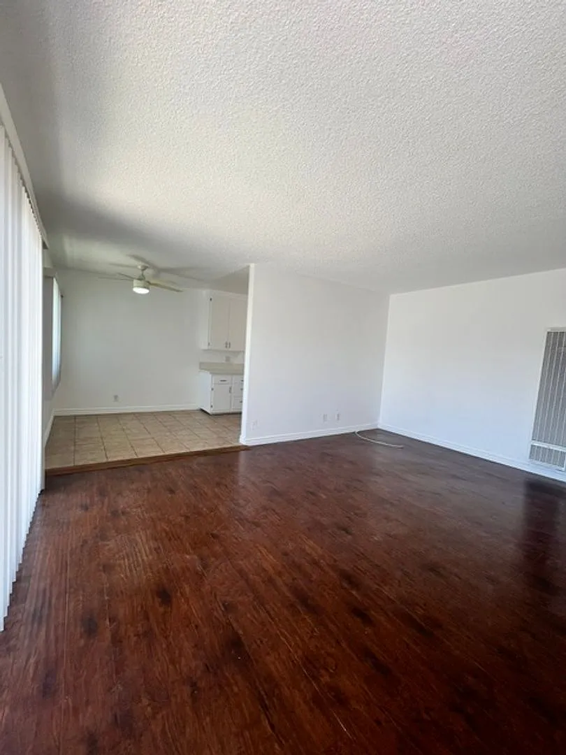 905 Edgewood Ops — Photo 3