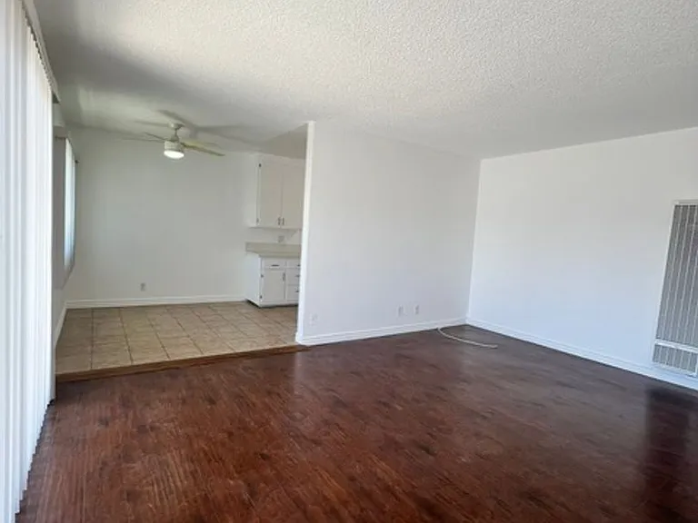 905 Edgewood St — Photo 3