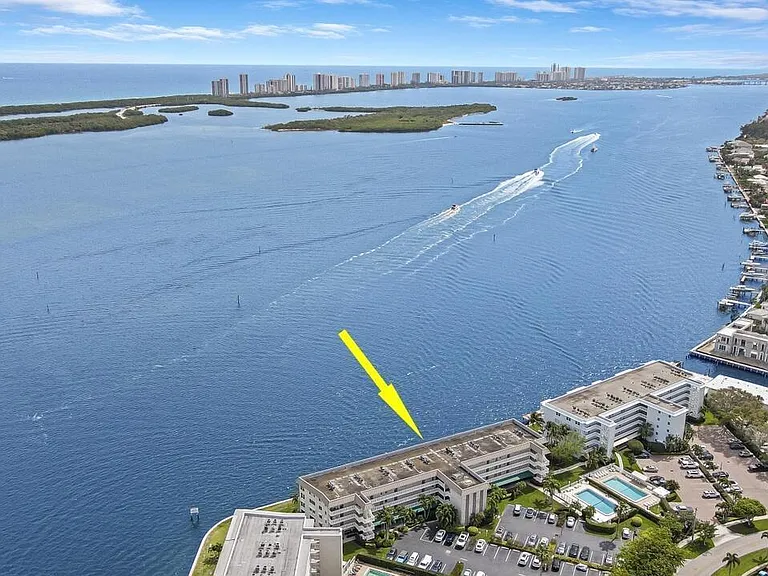 52 Yacht Club Dr #402 — Photo 2
