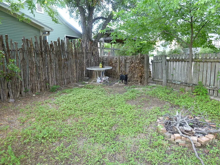 1609 W 11th St — Photo 2