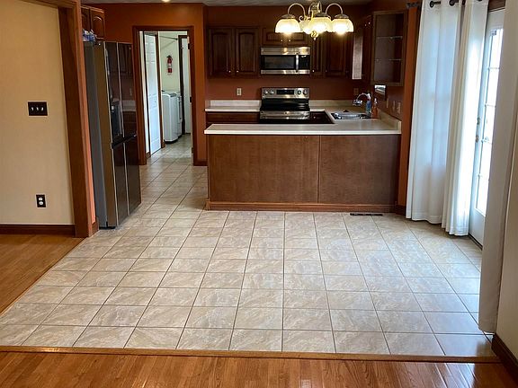 3rd image of 86 Ashley Ln