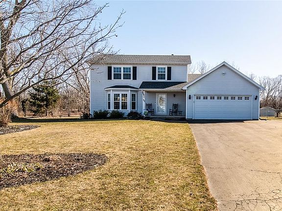 3rd image of 60 Diana Dr