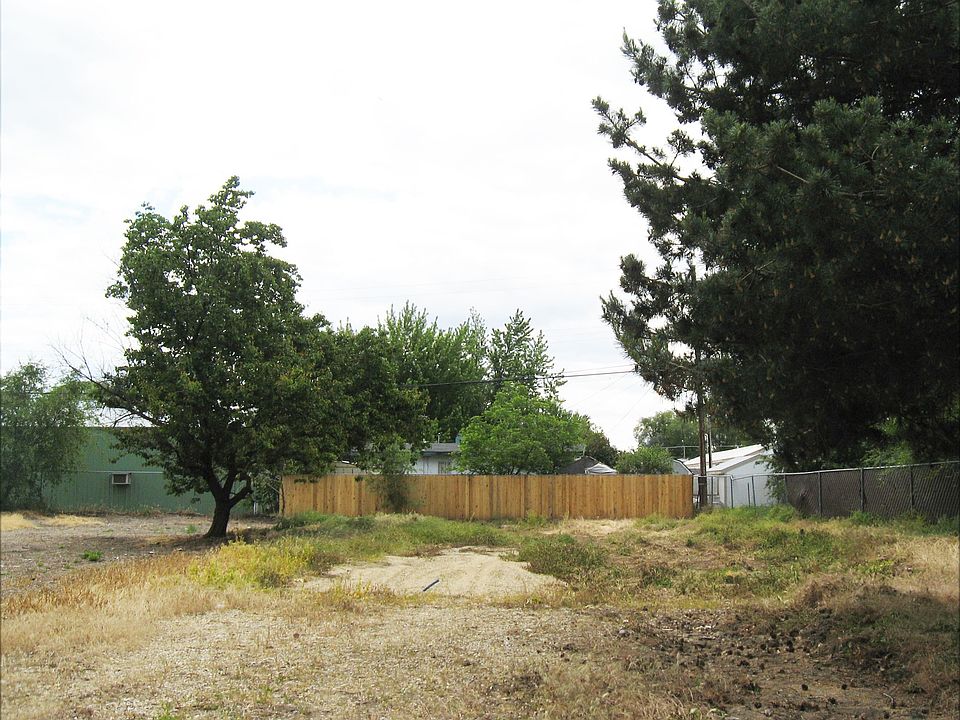 2nd image of 207 E 35th St