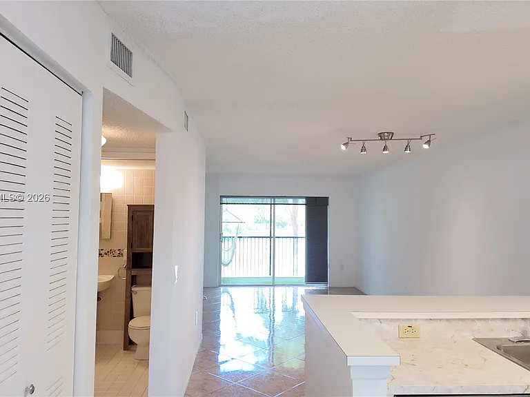 2236 N Cypress Bend Dr #207 — Photo 5