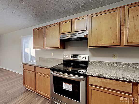 5th image of 609 Stobus Dr