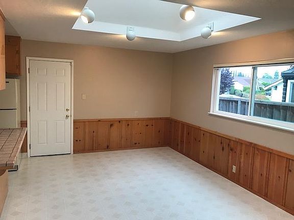4th image of 1650 McGregor Way
