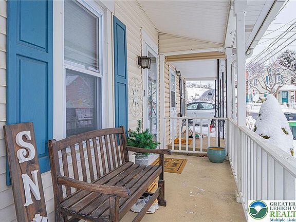 3rd image of 928 Nursery St