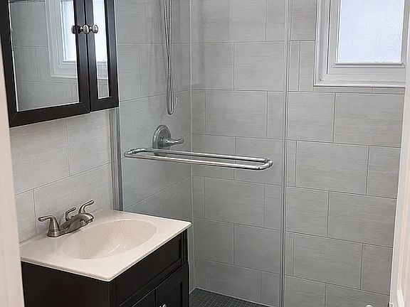 5th image of 2337 33rd Ave Floor 1