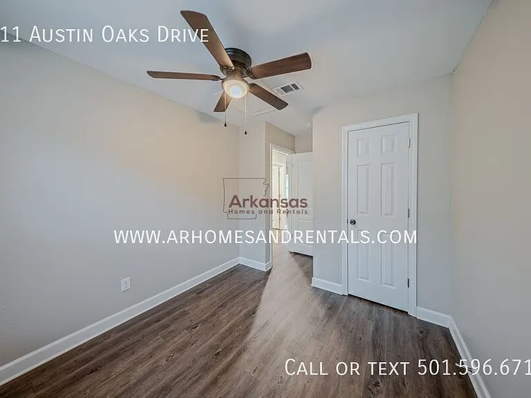 211 W Austin St — Photo 6