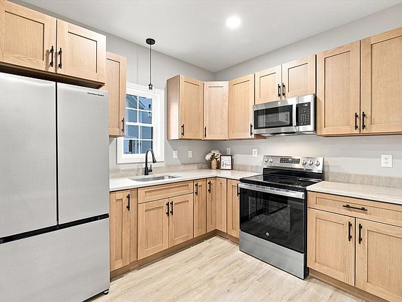 5th image of 747 Beech Street